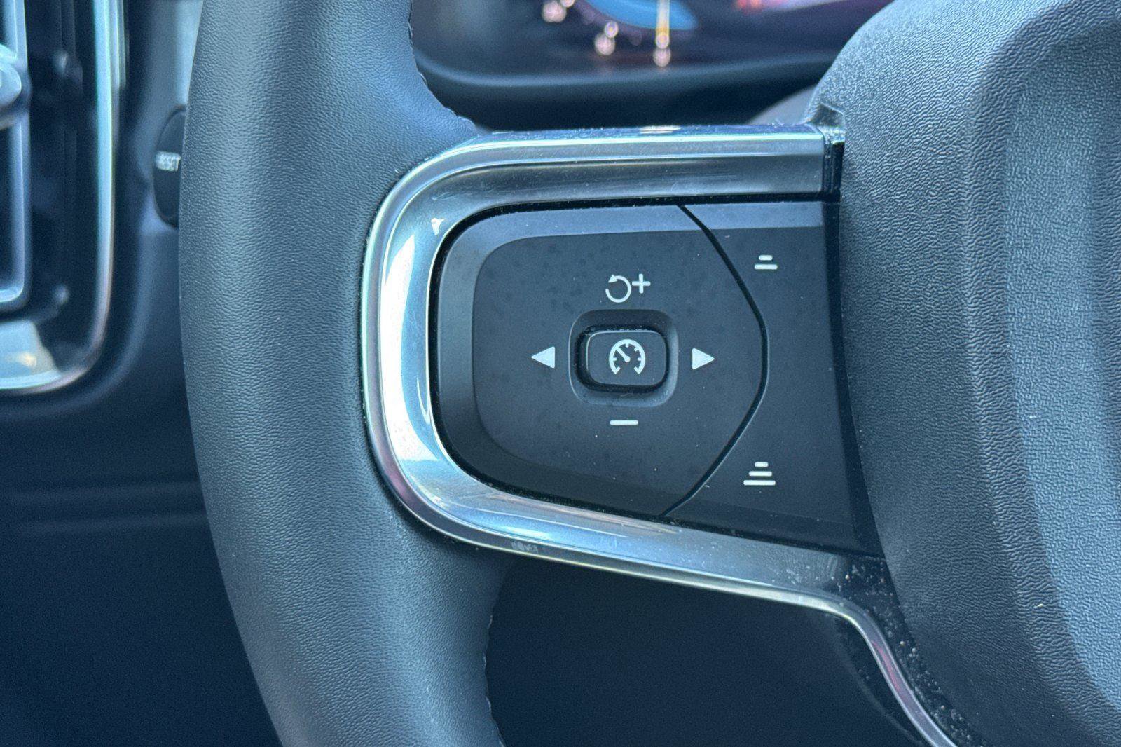 Used 2023 Volvo XC40 B5 Ultimate w/ Protection Package Premier image 20