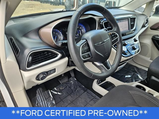 Used 2022 Chrysler Voyager LX FWD image 18