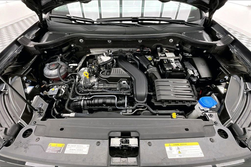 Used 2025 Volkswagen Taos SE image 12