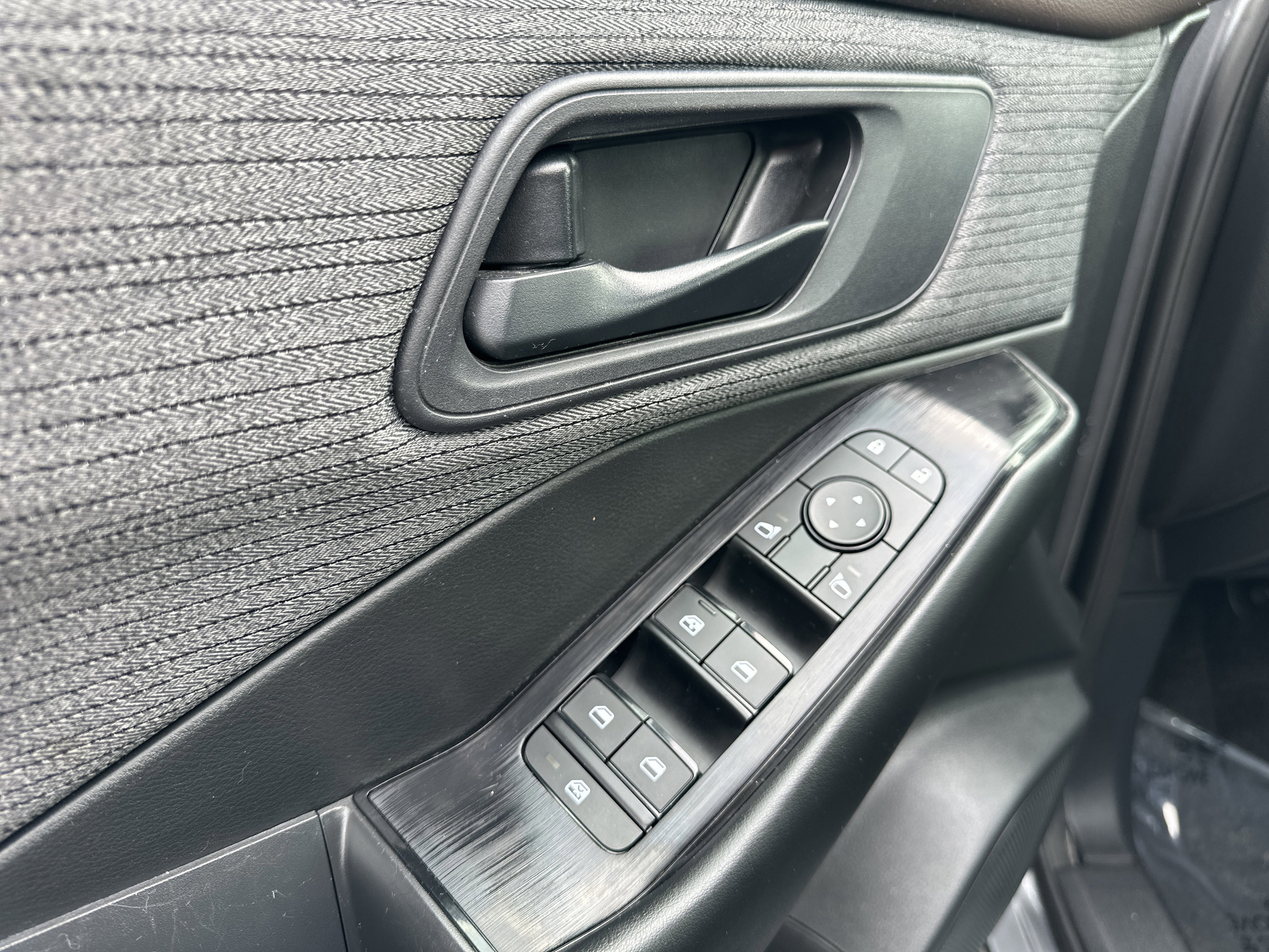 Used 2023 Nissan Rogue S image 15