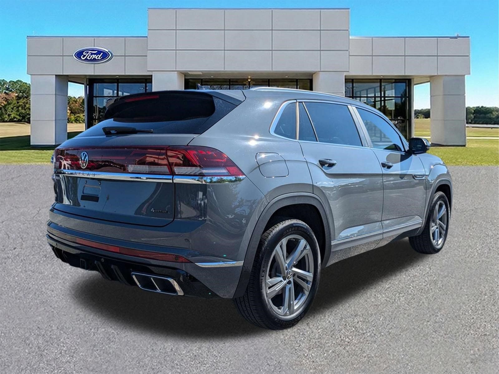 Used 2024 Volkswagen Atlas Cross Sport SEL R-Line AWD/4WD image 2