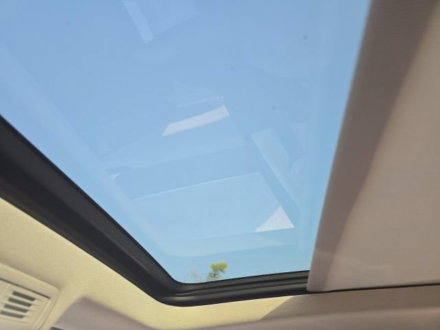 Used 2022 Volkswagen Taos SEL w/ Panoramic Sunroof Package FWD image 15