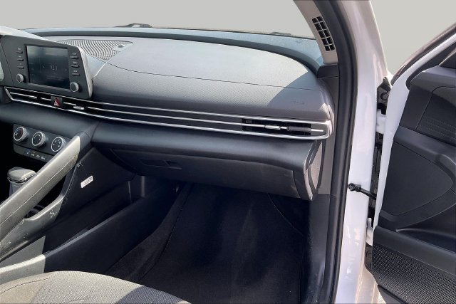Used 2024 Hyundai Elantra SE FWD image 19