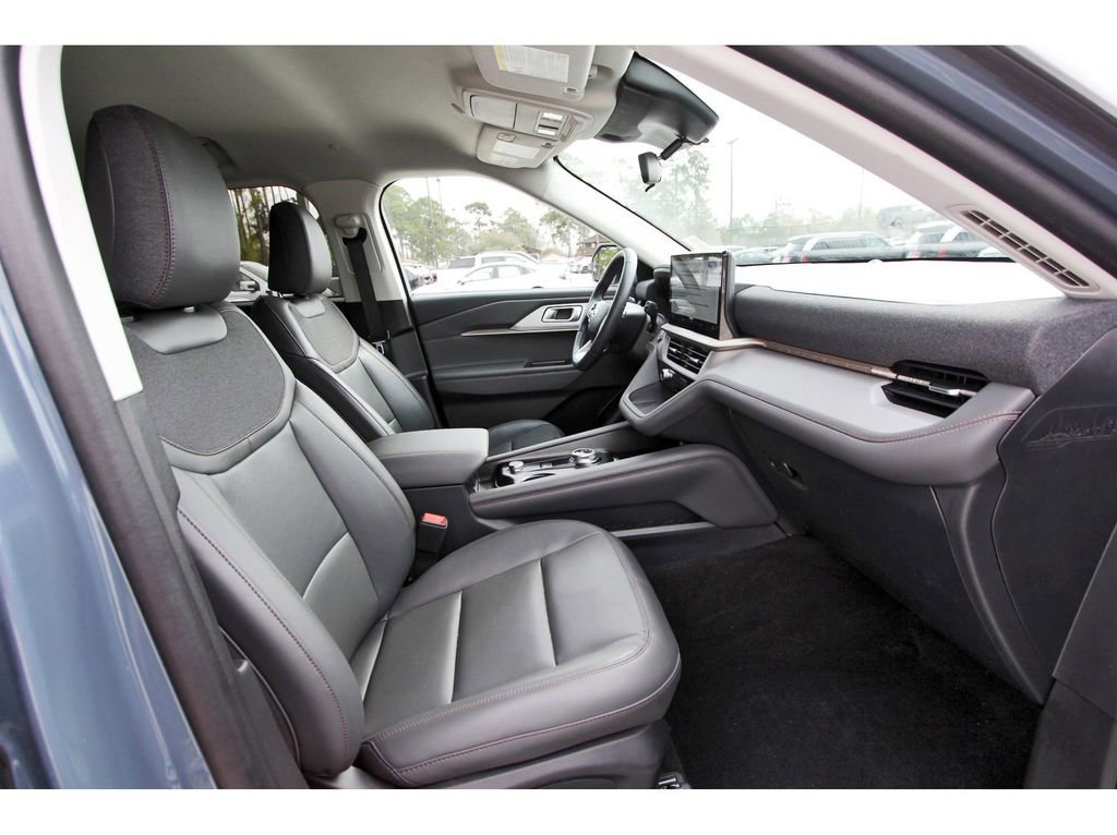 Certified 2025 Ford Explorer Active w/ Active Comfort Package image 27
