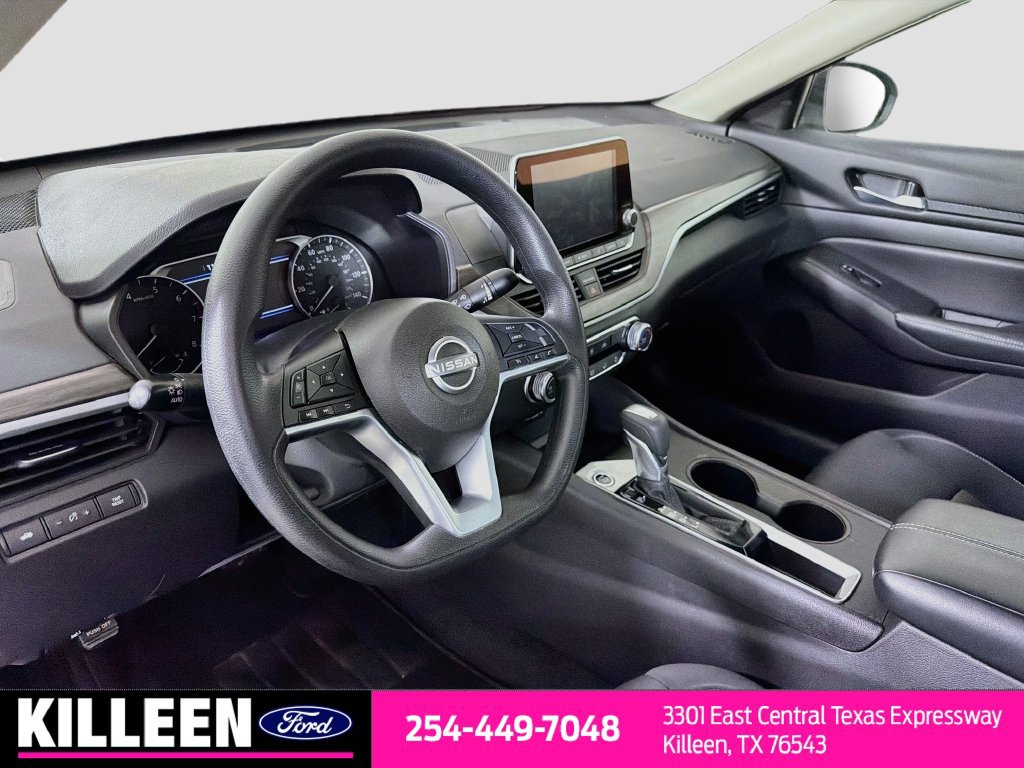 Used 2025 Nissan Altima 2.5 SV FWD image 11