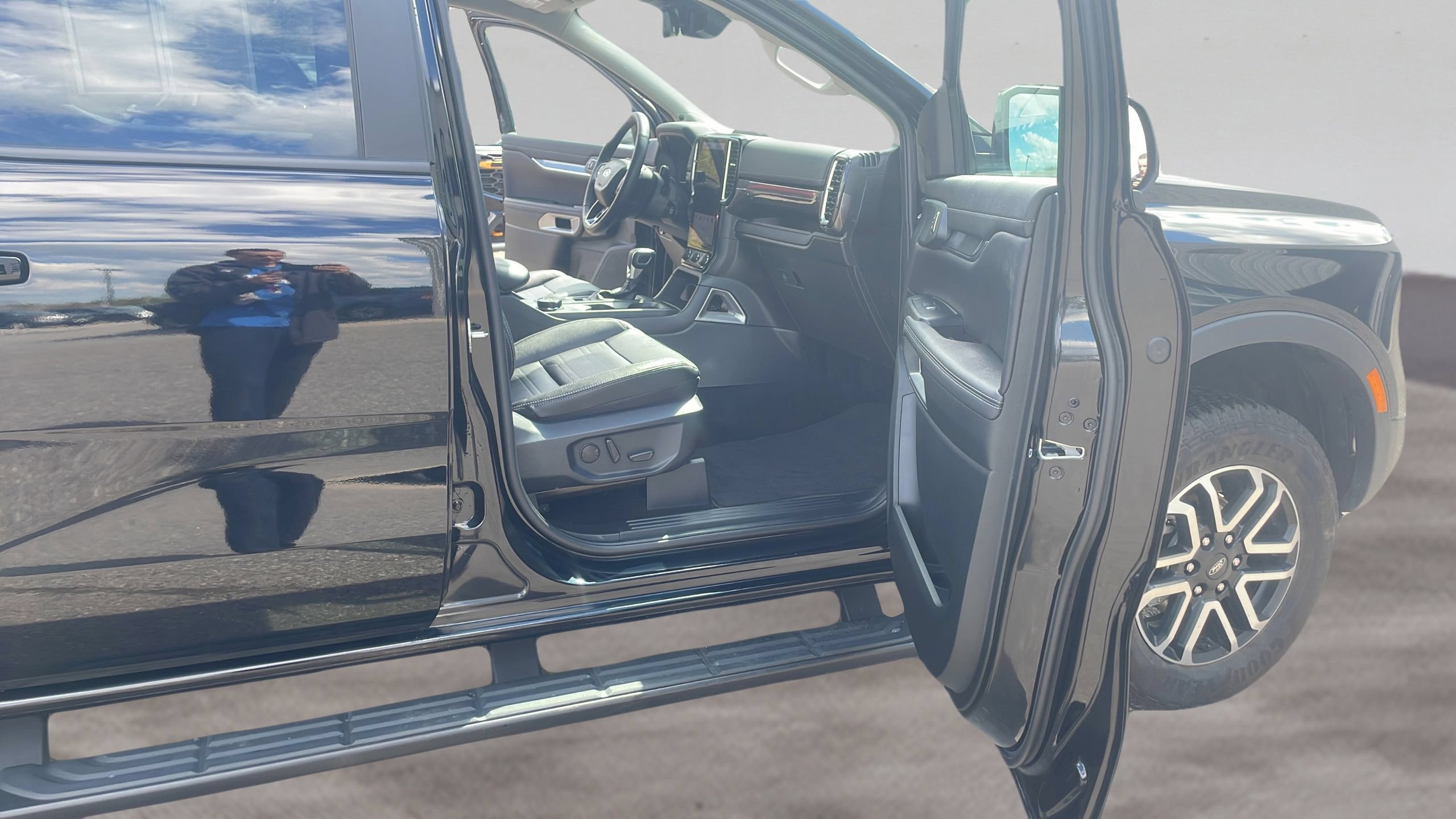 Certified 2025 Ford Ranger Lariat w/ Advanced Towing Package AWD/4WD image 59