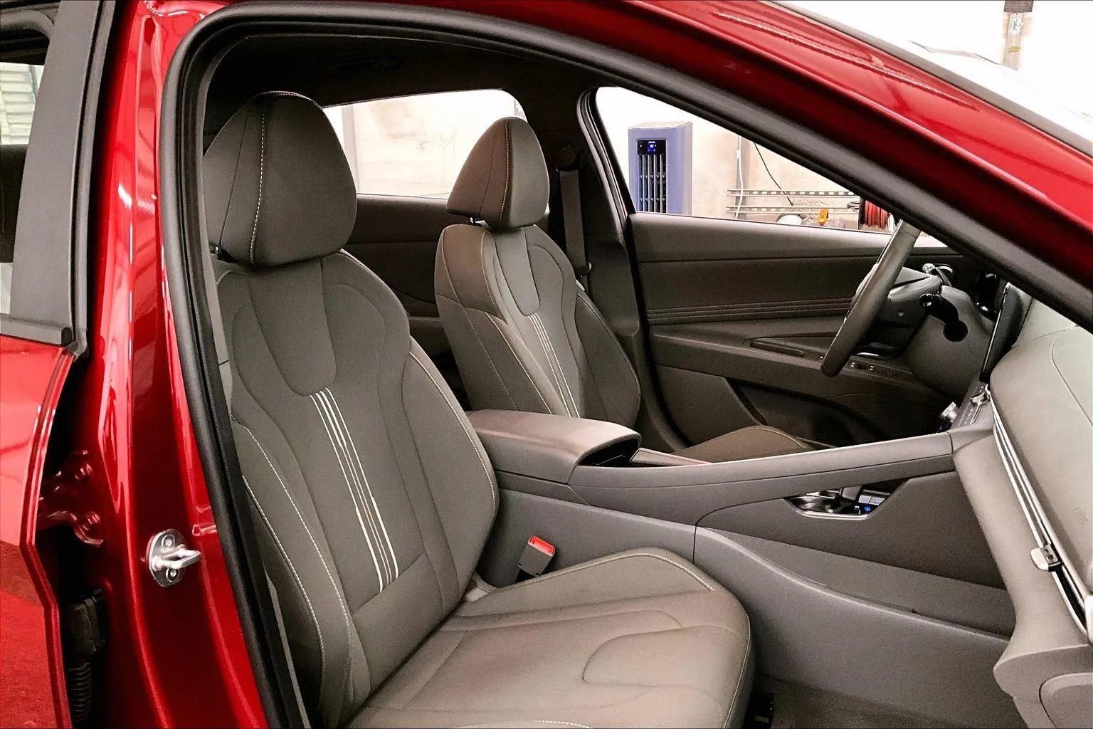 Used 2023 Hyundai Elantra SEL w/ Convenience Package image 7