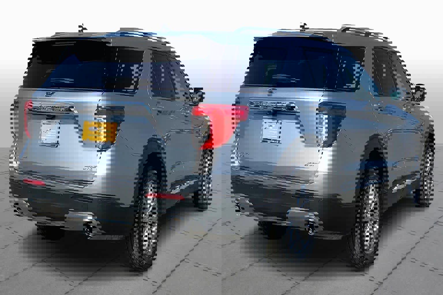 Certified 2023 Ford Explorer Limited image 3