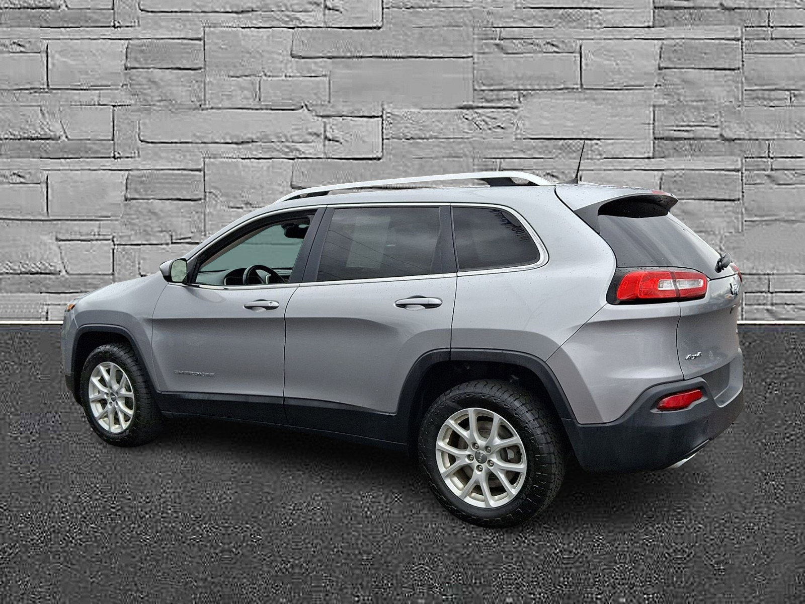 Used 2017 Jeep Cherokee Latitude w/ Cold Weather Group image 7