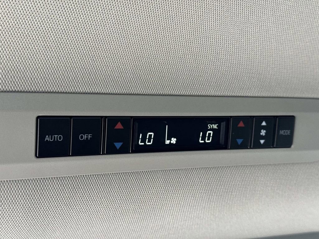 Used 2024 Toyota Sienna Limited image 25