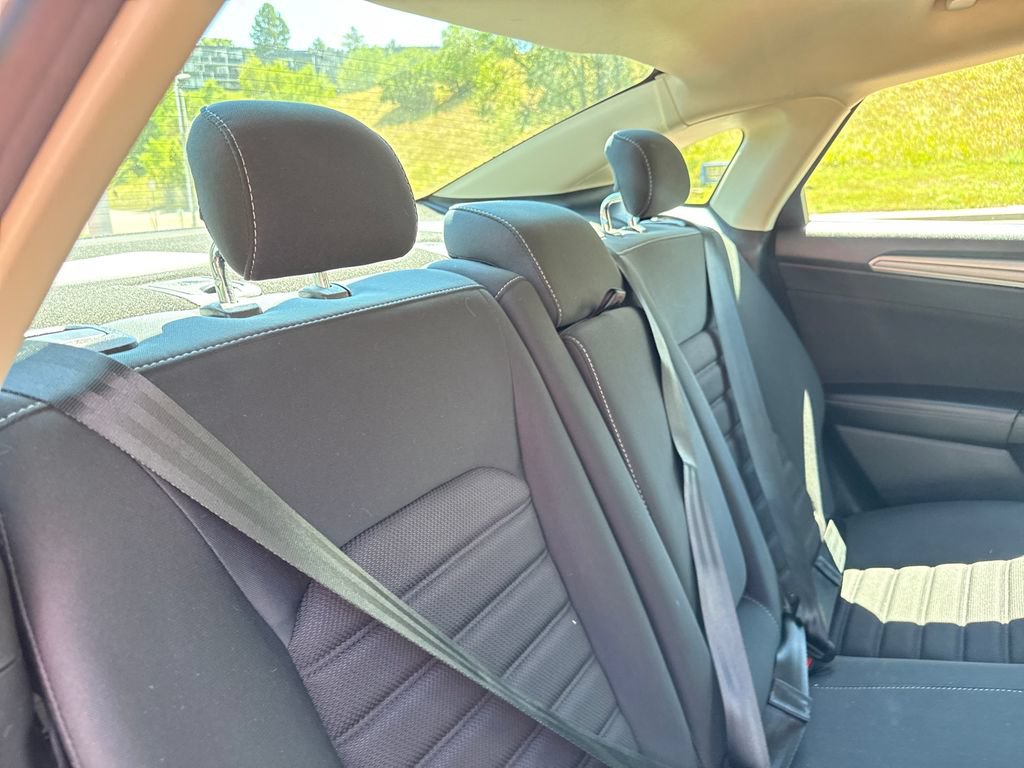Certified 2018 Ford Fusion SE w/ Fusion SE Technology Package FWD image 26