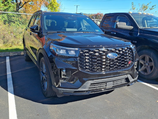 Certified 2025 Ford Explorer ST AWD/4WD image 2