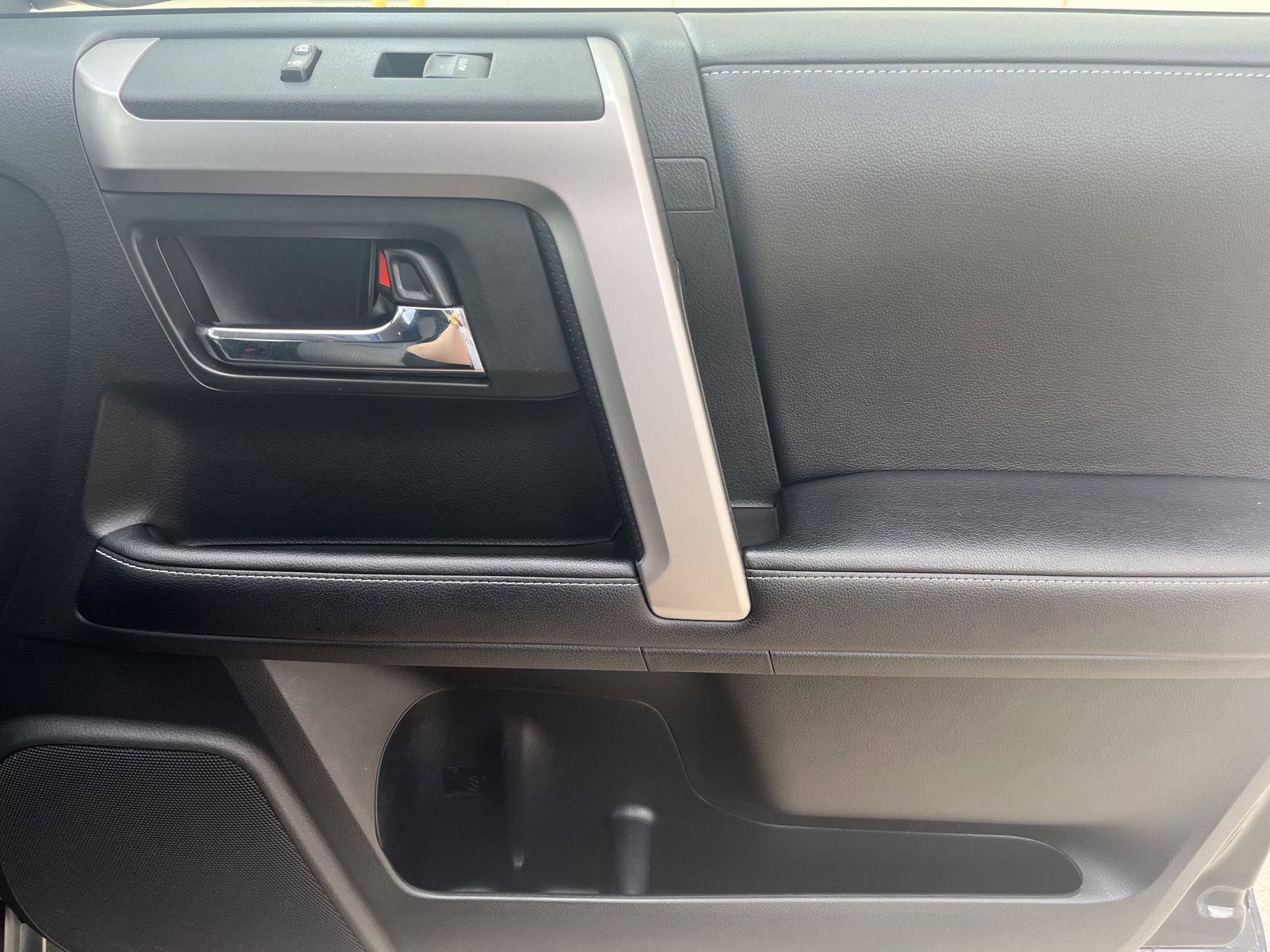 Used 2018 Toyota 4Runner SR5 AWD/4WD image 15