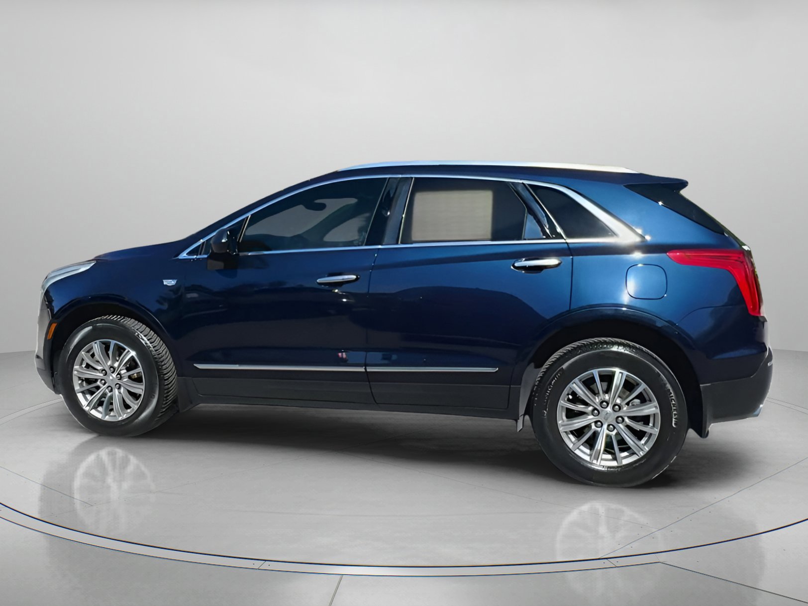Used 2017 Cadillac XT5 Luxury w/ Driver Awareness Package image 10