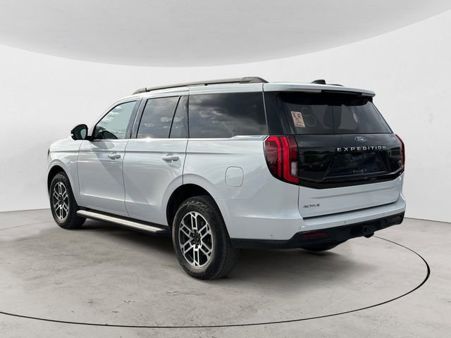Certified 2025 Ford Expedition Active AWD/4WD image 3