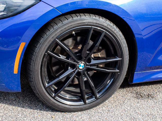 Used 2022 BMW 330i Sedan w/ M Sport Package image 5