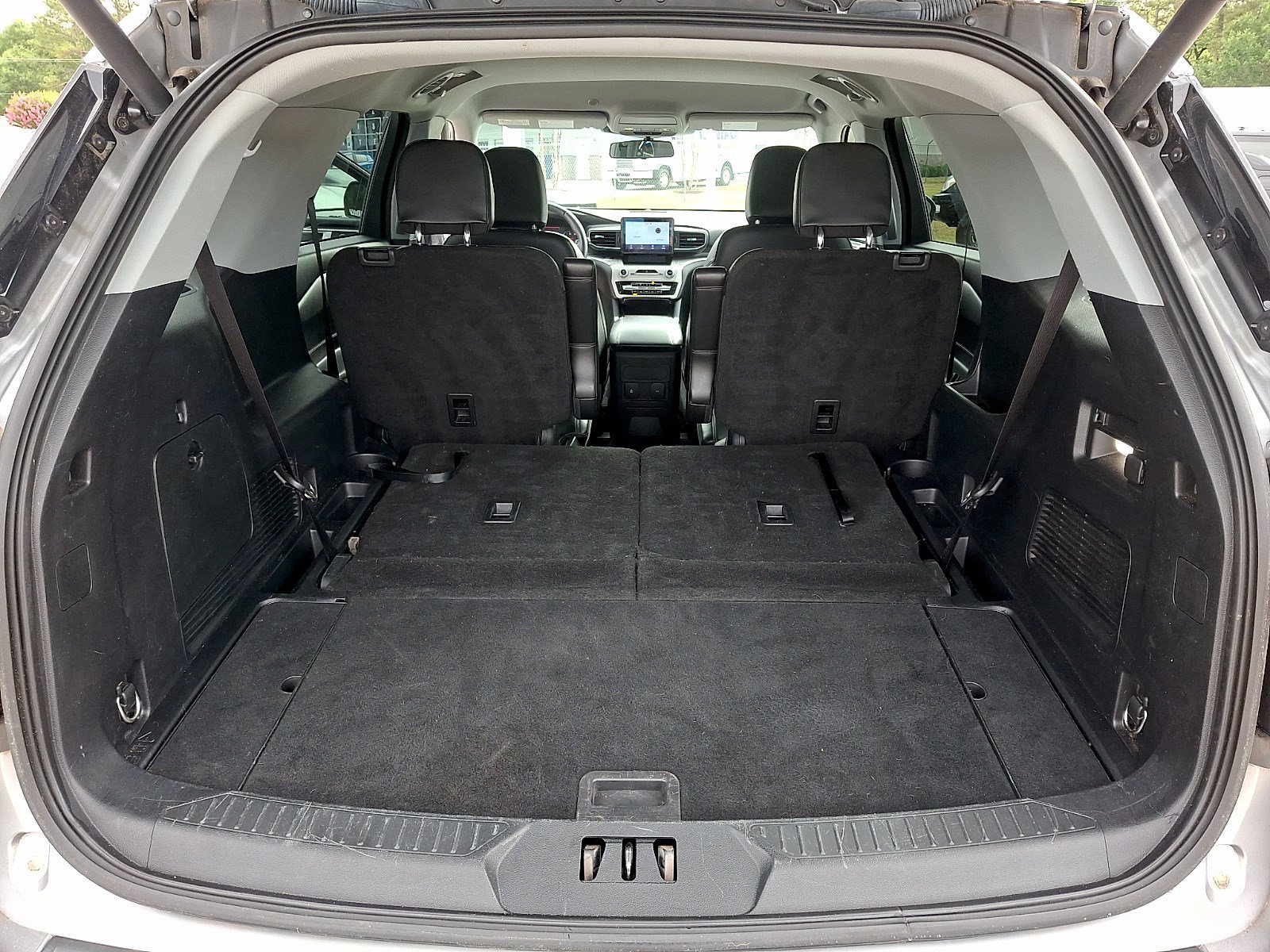 Certified 2022 Ford Explorer XLT w/ Equipment Group 202A RWD image 28