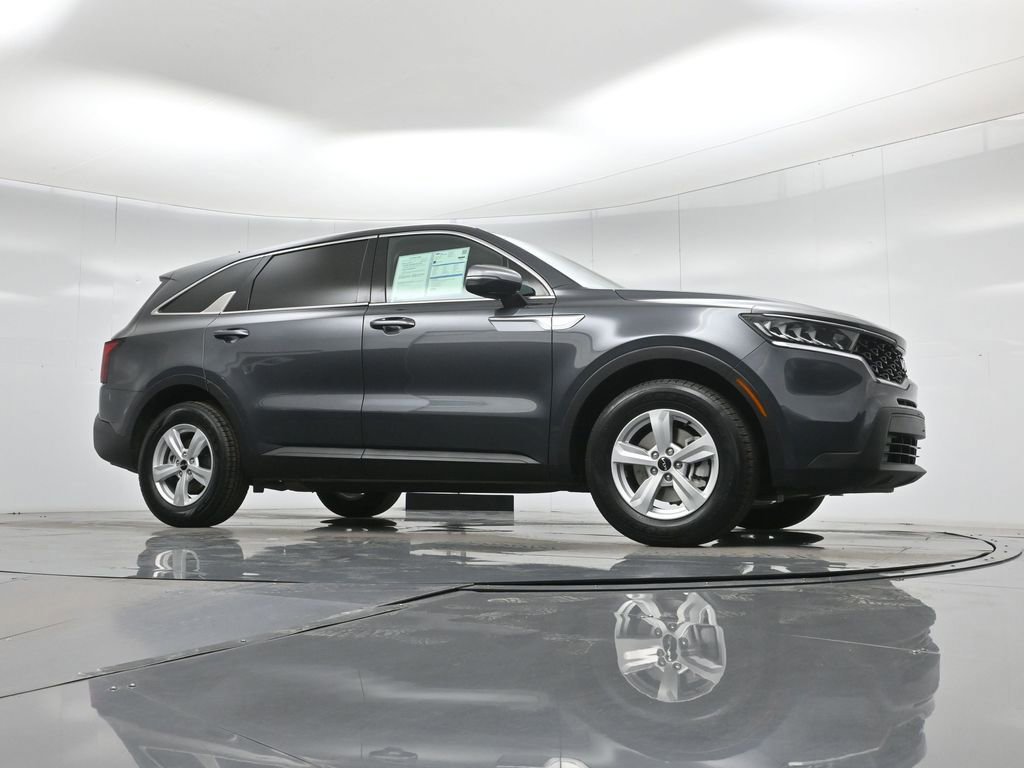 Used 2023 Kia Sorento LX image 6