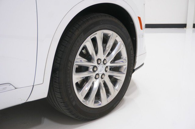 Used 2025 Cadillac XT6 Premium Luxury w/ Technology Package FWD image 5