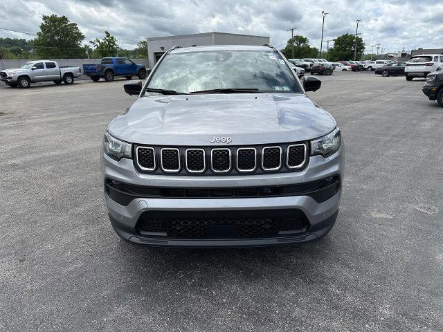 Used 2023 Jeep Compass Latitude w/ Sun and Sound Group AWD/4WD image 2