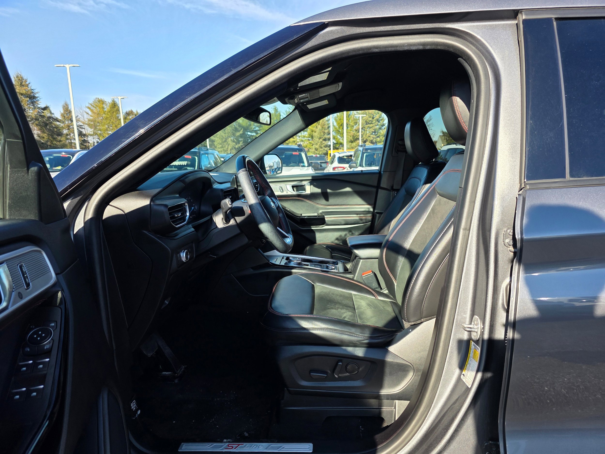 Certified 2022 Ford Explorer ST-Line AWD/4WD image 19