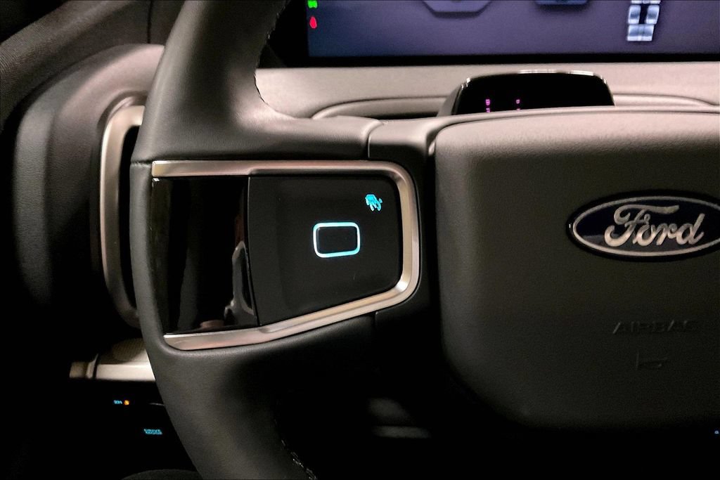 Certified 2025 Ford Expedition Active AWD/4WD image 17