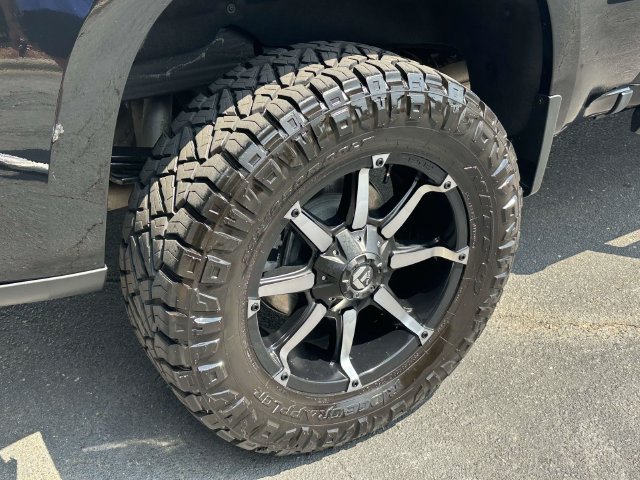 Used 2025 Chevrolet Silverado 1500 LT Trail Boss w/ Dark Appearance Package AWD/4WD image 5