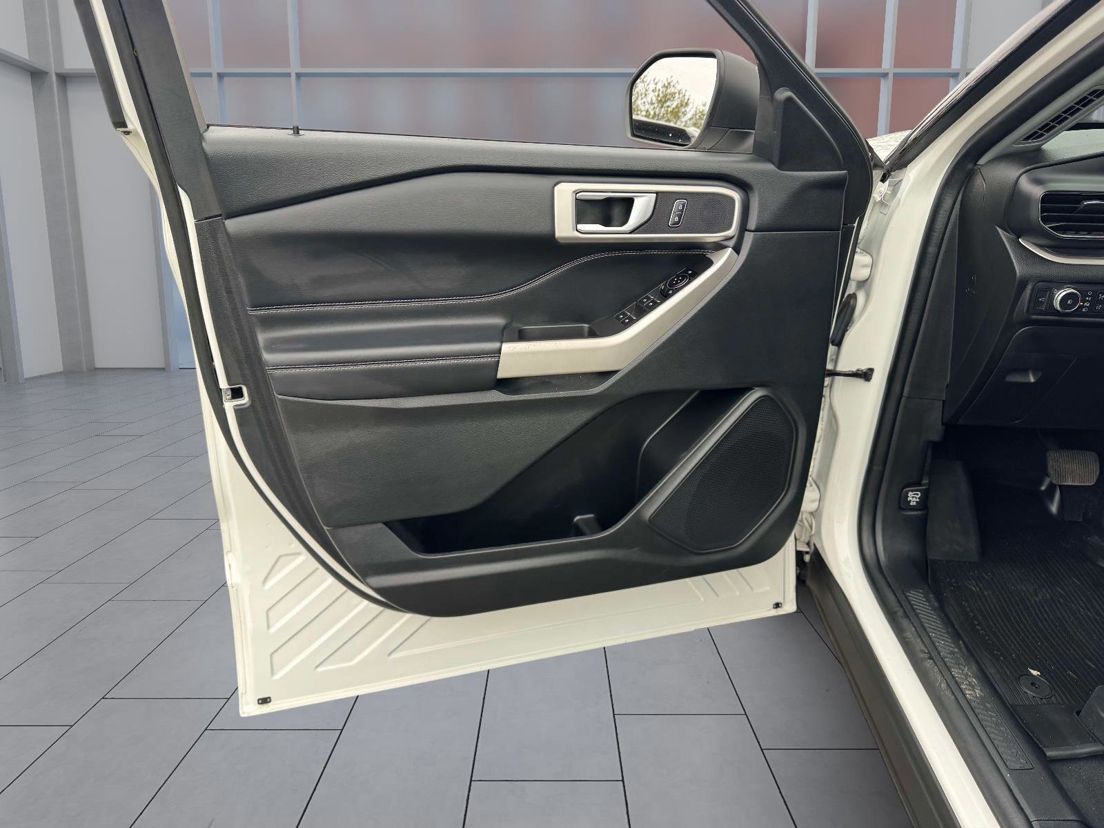 Certified 2022 Ford Explorer XLT w/ Equipment Group 202A image 17