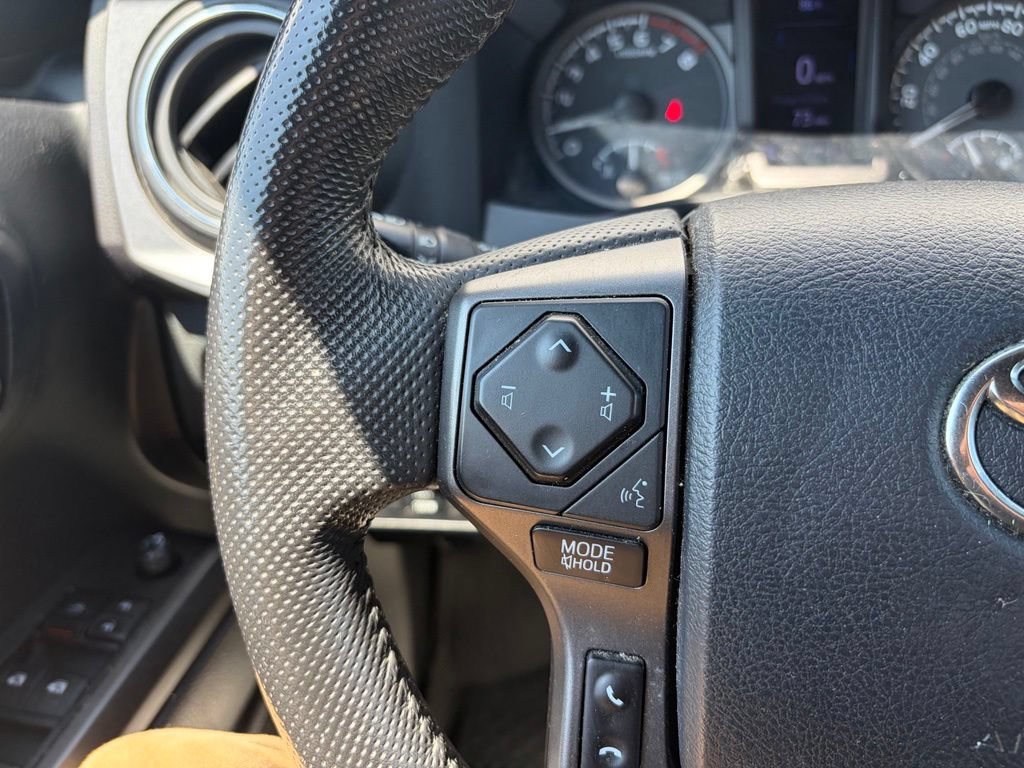 Used 2020 Toyota Tacoma TRD Sport w/ Technology Package AWD/4WD image 35