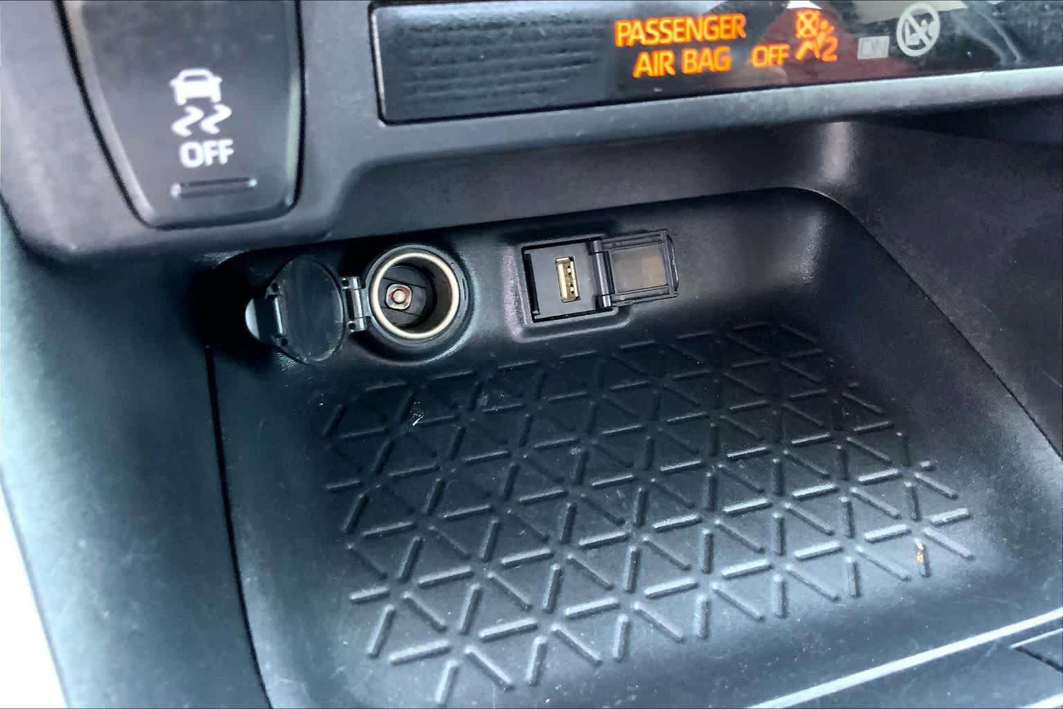 Used 2020 Toyota RAV4 LE FWD image 35