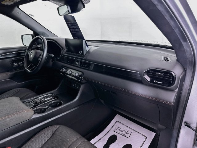 Used 2025 Honda Pilot Sport image 34