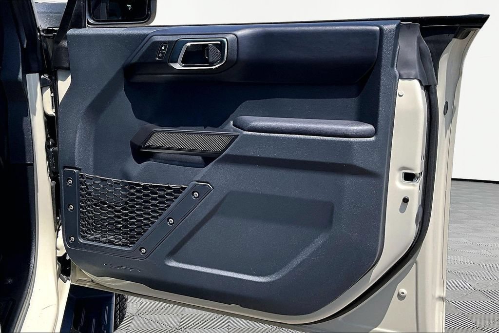 Certified 2025 Ford Bronco Outer Banks w/ Sasquatch Package AWD/4WD image 24