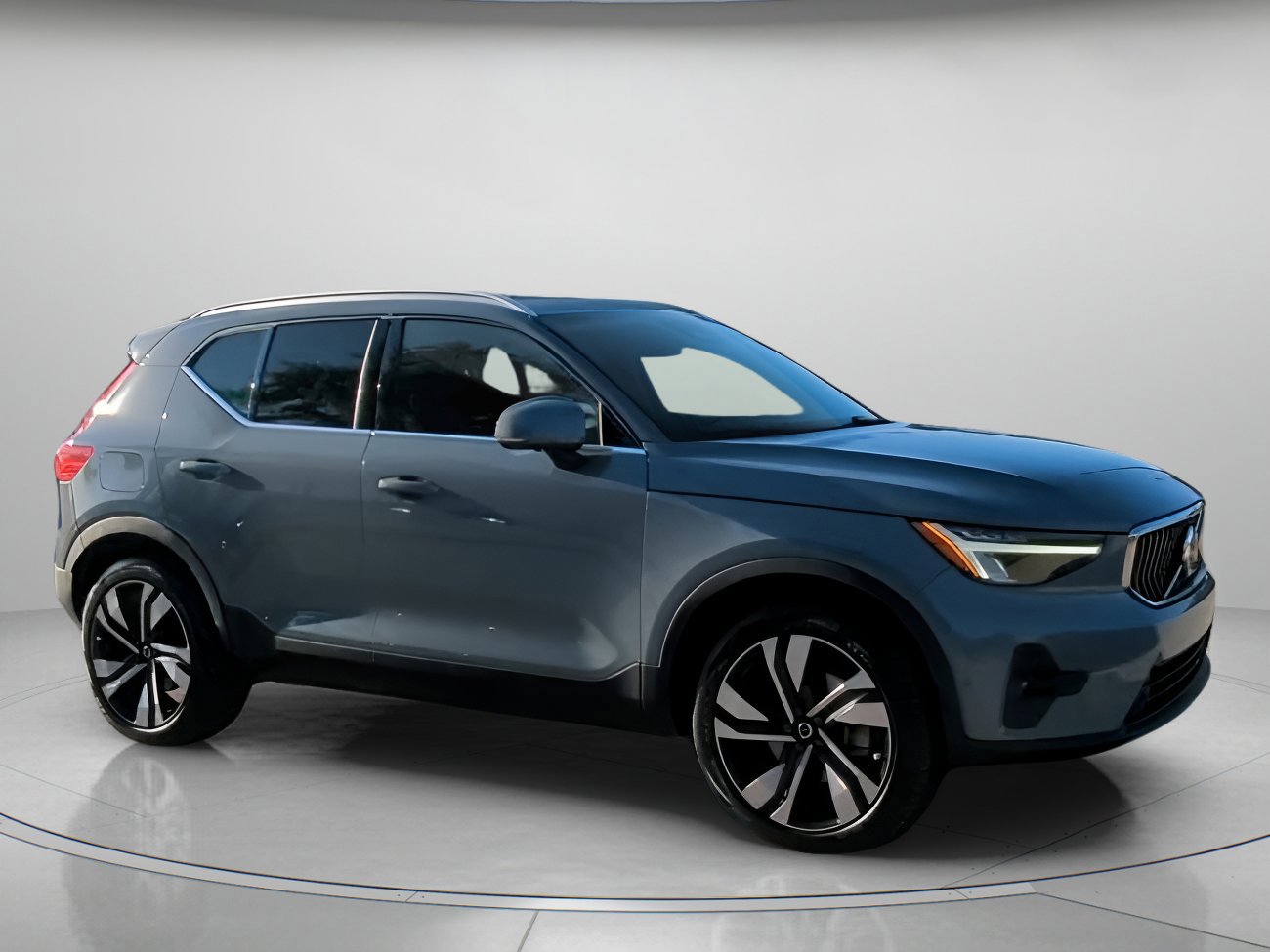 Used 2023 Volvo XC40 B5 Plus w/ Protection Package Premier image 36