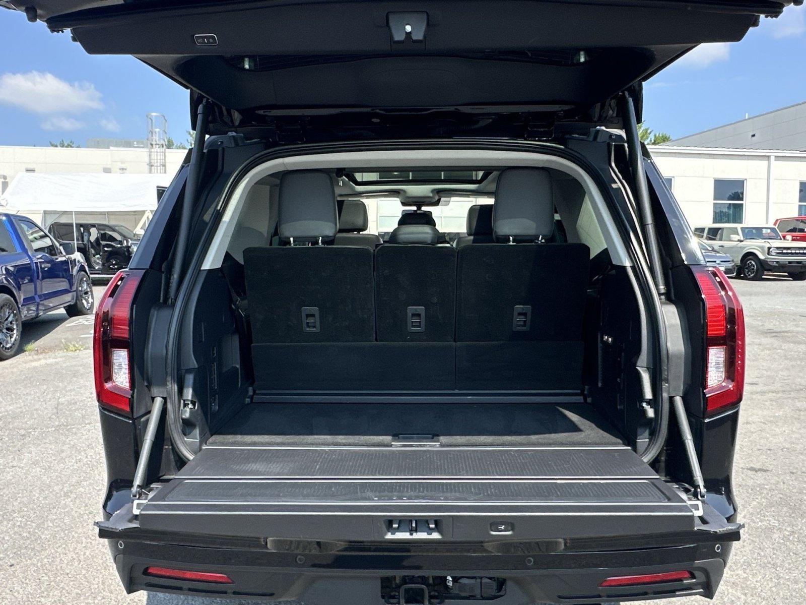 Certified 2025 Ford Expedition Active AWD/4WD image 35