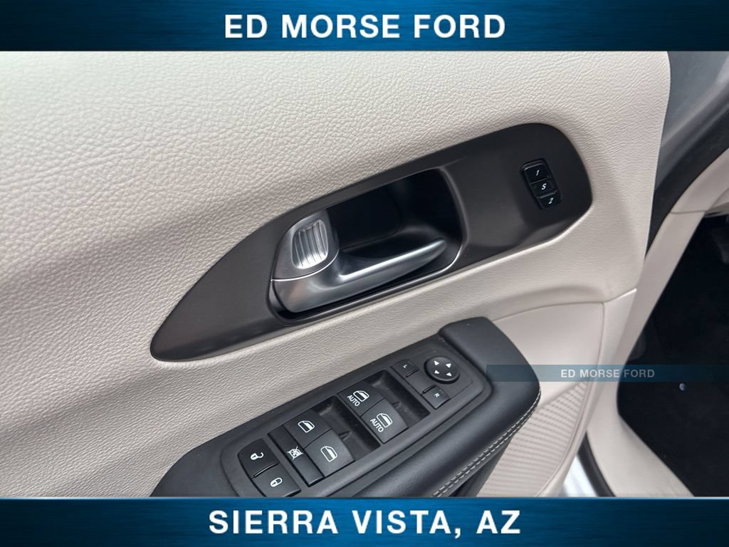 Used 2024 Chrysler Pacifica Touring-L FWD image 28