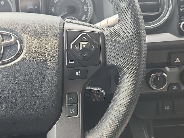 Used 2023 Toyota Tacoma TRD Off-Road AWD/4WD image 15