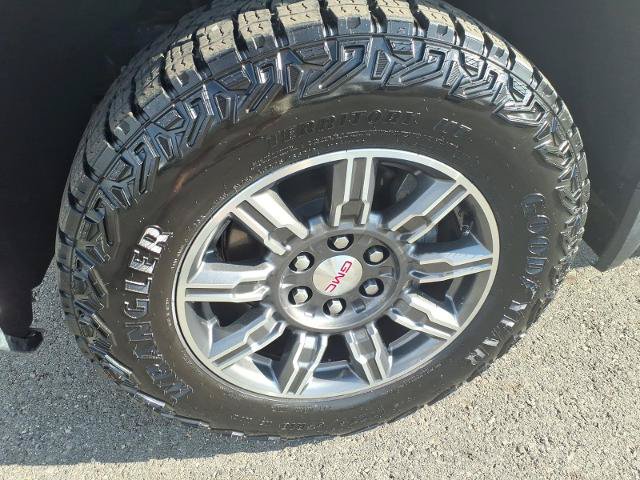 Used 2024 GMC Sierra 1500 AT4 w/ Technology Package AWD/4WD image 7