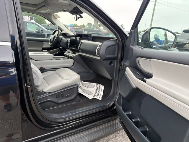 Certified 2025 Ford Expedition Active AWD/4WD image 32
