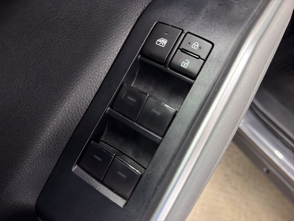 Used 2024 Toyota Highlander XLE FWD image 18