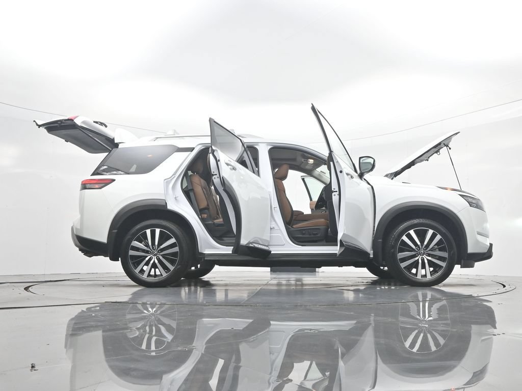 Used 2025 Nissan Pathfinder Platinum FWD image 53