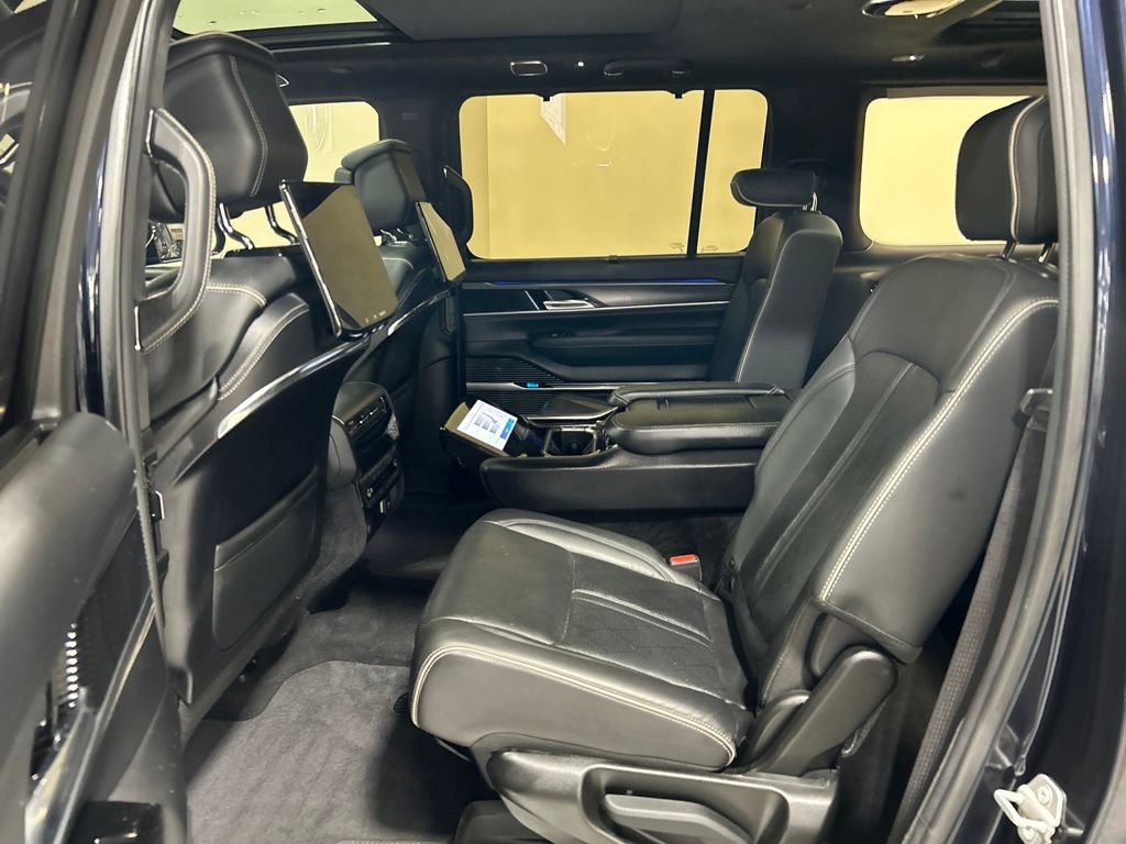 Used 2022 Jeep Grand Wagoneer Series II AWD/4WD image 26