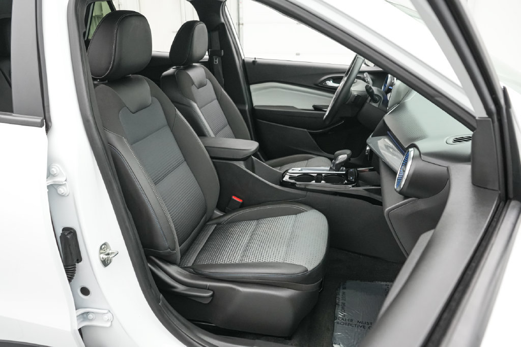 Used 2025 Chevrolet Trax LT w/ LT Convenience Package FWD image 20