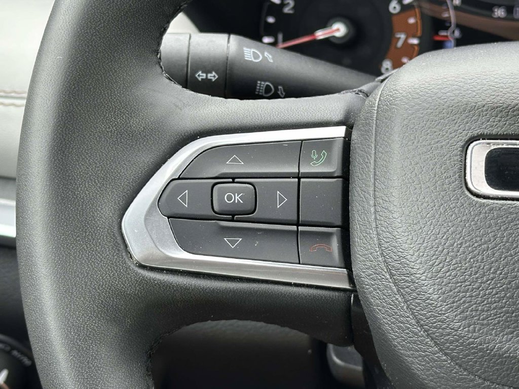 Used 2025 Jeep Compass Limited AWD/4WD image 23