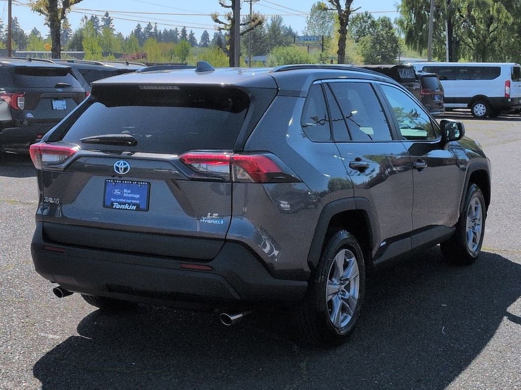 Used 2022 Toyota RAV4 LE AWD/4WD image 5