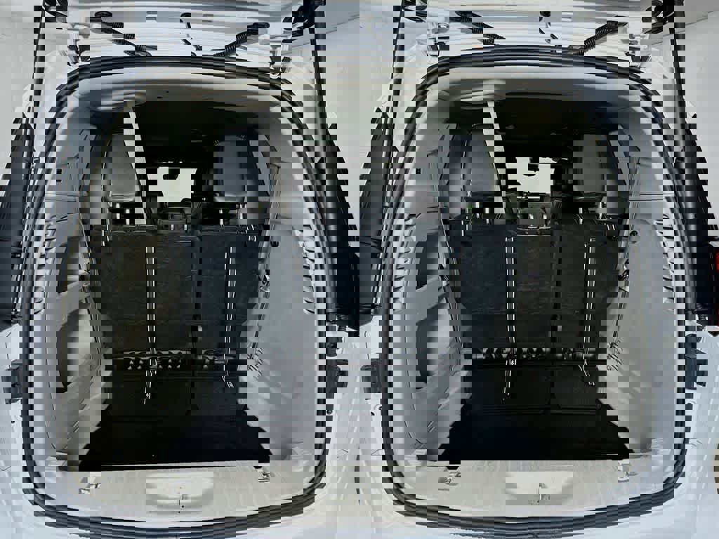 Used 2024 Chrysler Pacifica Touring-L image 21