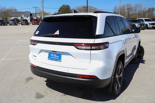 Used 2022 Jeep Grand Cherokee Altitude AWD/4WD image 9