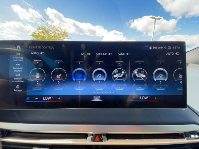 Used 2022 BMW iX xDrive50 w/ Premium Package AWD/4WD image 26