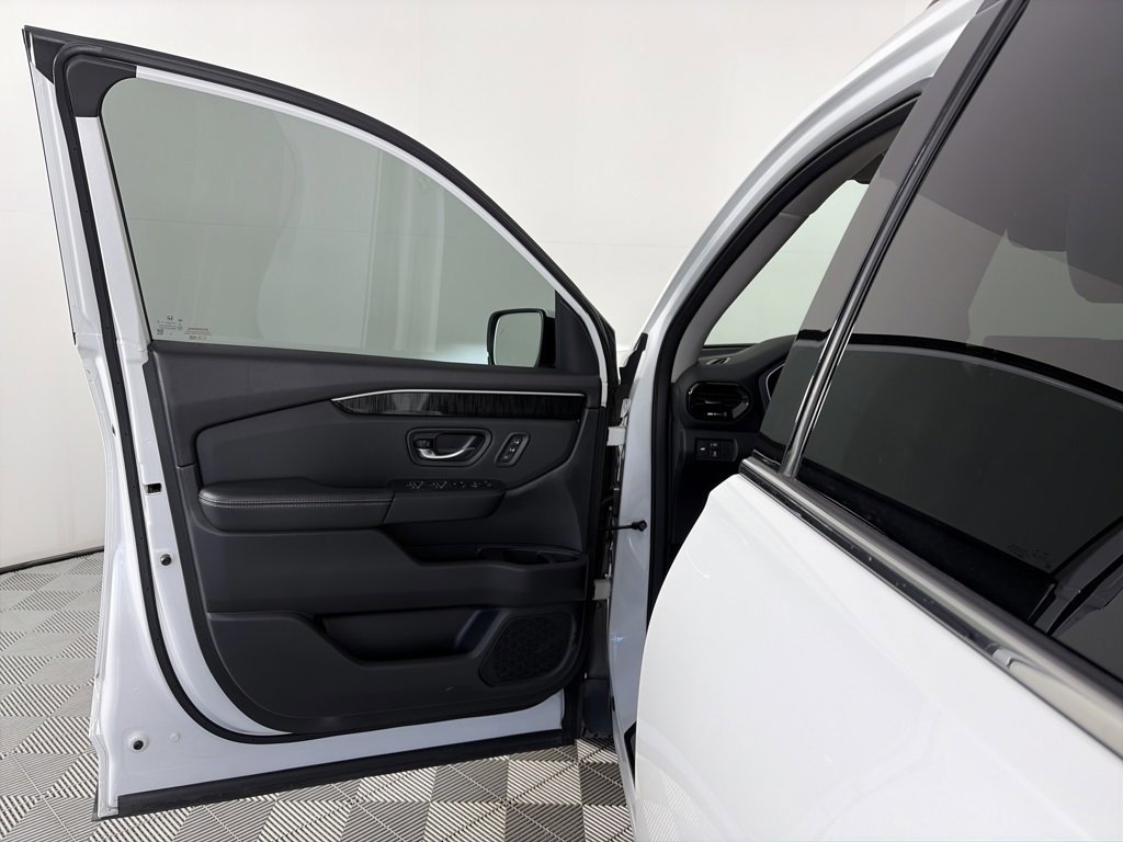 Used 2025 Honda Pilot Elite image 10
