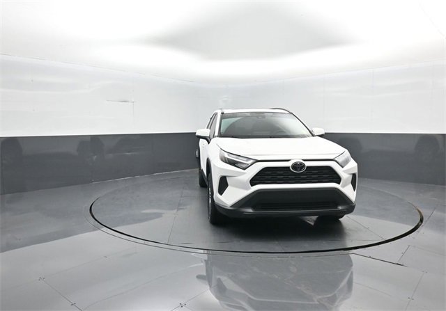 Used 2022 Toyota RAV4 XLE image 2