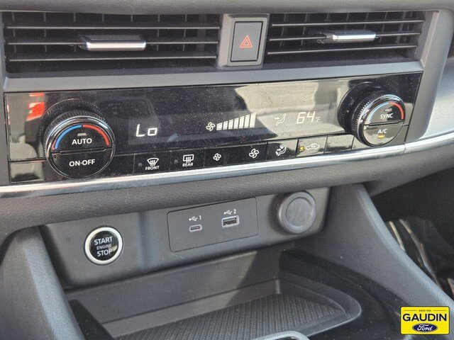 Used 2023 Nissan Rogue SV FWD image 23